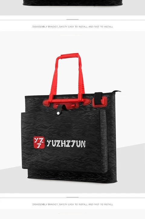 Una bolsa negra y roja con un mango