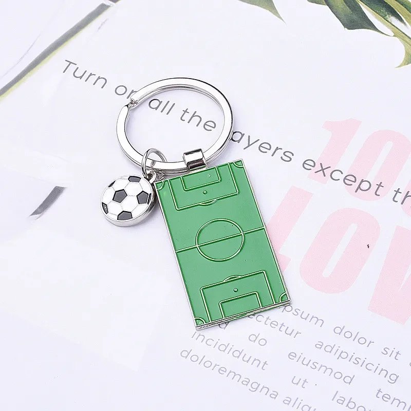 LLavero de fútbol de campo de fútbol para hombres, llavero de recuerdo deportivo para patio de juegos, adorno, joyería, regalo de Club para fanáticos del fútbol - imagen 3
