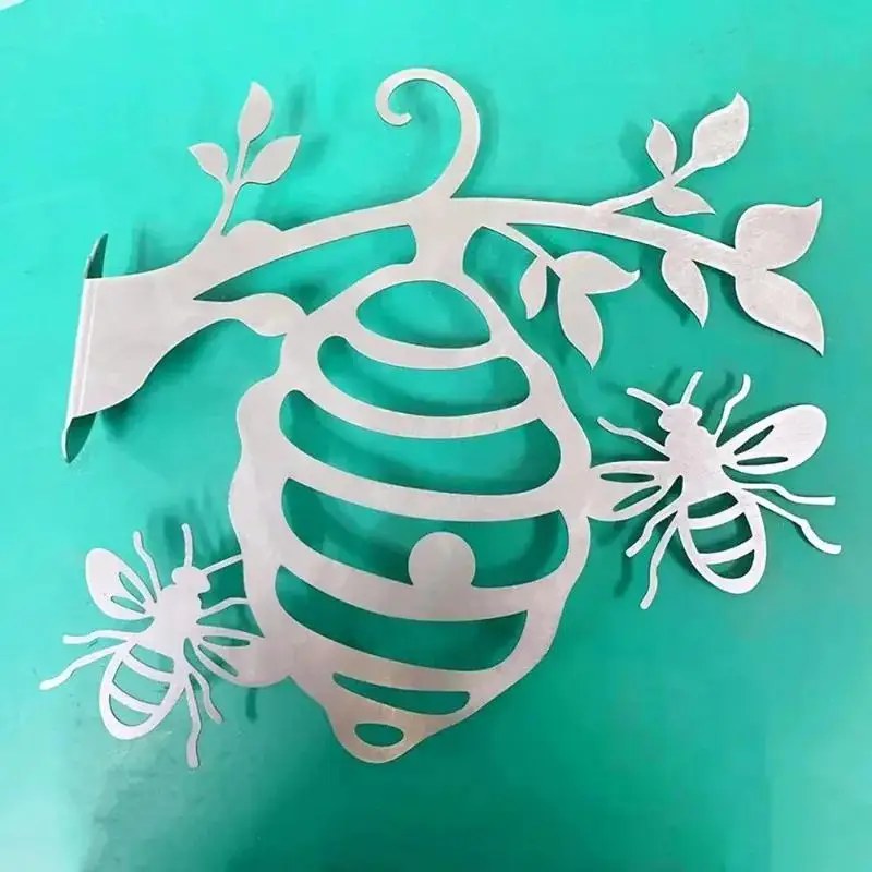 Colgante Metálico Panal de Abeja – Adorno para Jardín y Exterior - imagen 4