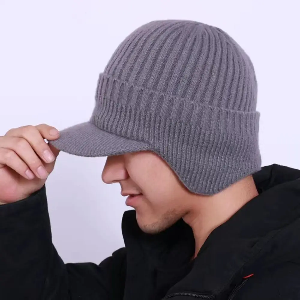 Gorro de invierno con protección auditiva ala corta para hombre