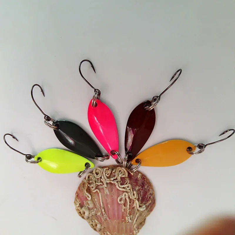 1 Uds 3cm 3g Mini Wobbler lentejuelas cuchara señuelo cebo duro Spinnerbait Isca Artificial Pesca Wobblers aparejos de Pesca con mosca 5 colores - imagen 4