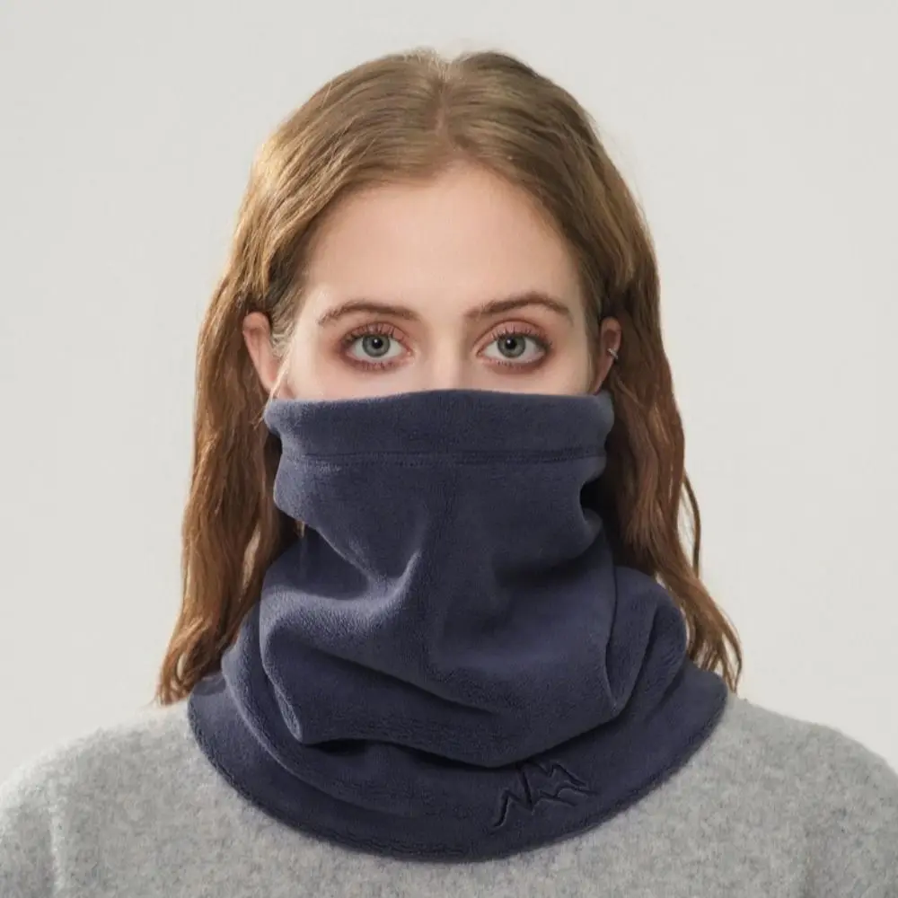 Manténgase cálido y elegante con este acogedor calentador de cuello