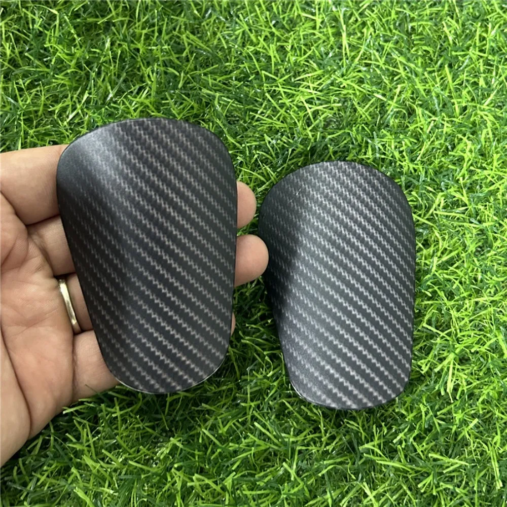 Espinilleras imitación fibra carbono para fútbol – Protectores rodilla - imagen 4