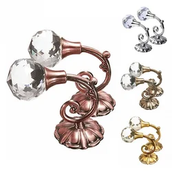 Ganchos de metal y cristal para cortinas con soporte de pared