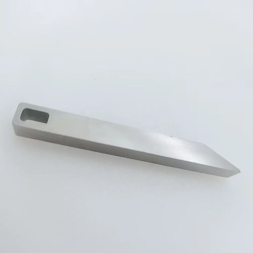 Una elegante herramienta metálica diseñada para tareas de precisión