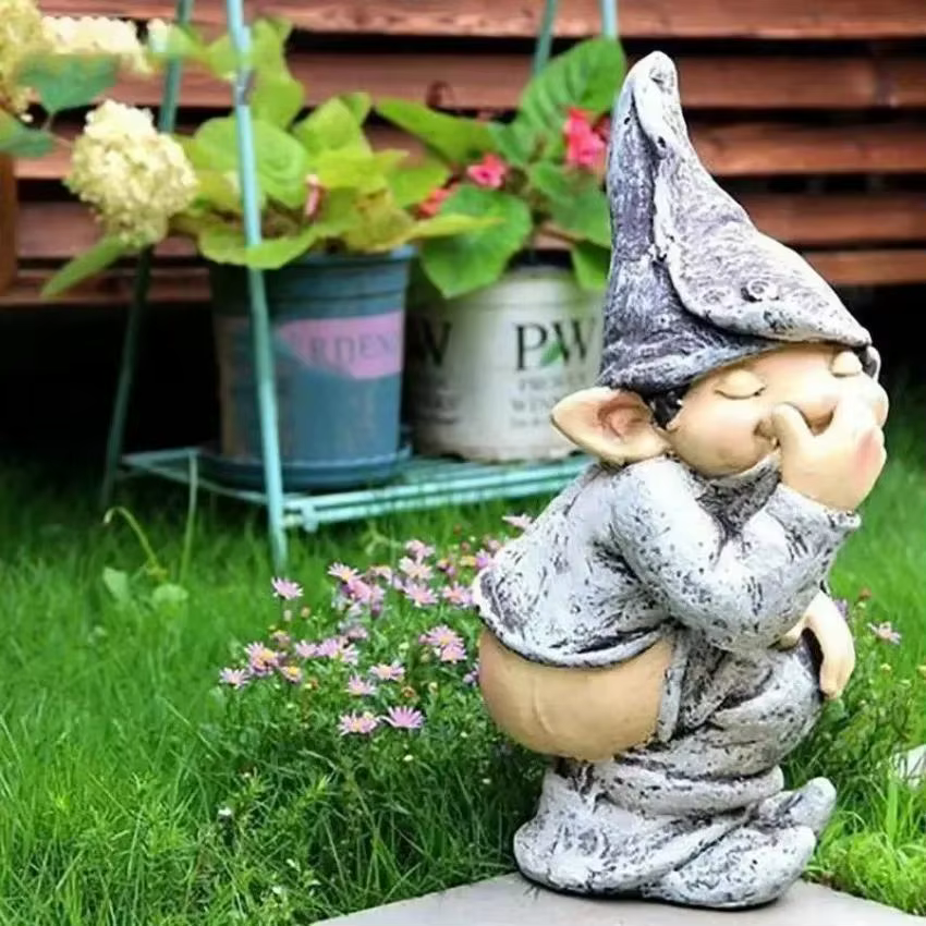 Figura de enano en el inodoro – Adorno de jardín divertido artesanal - imagen 3