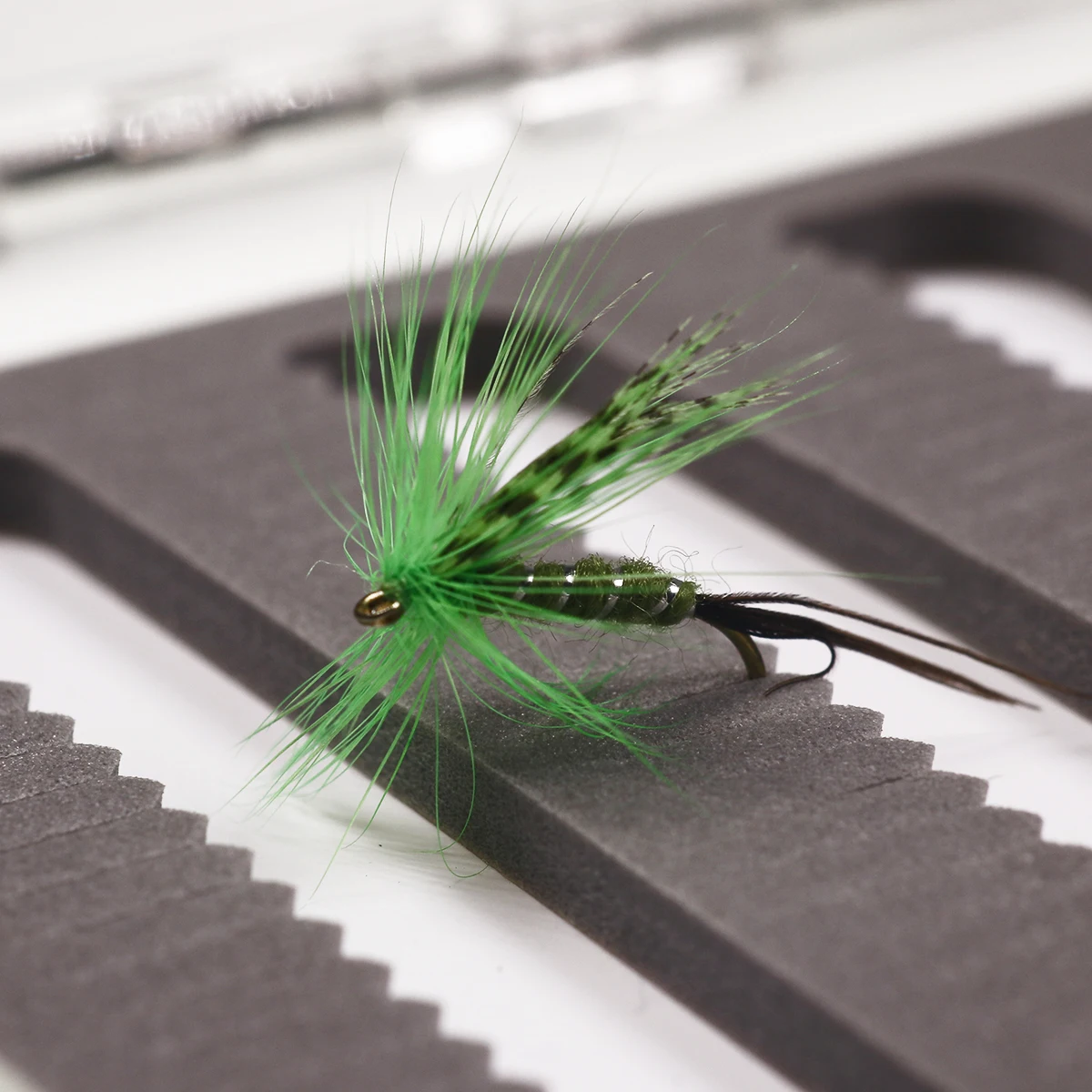 Wifreo 10 piezas 10 # cuerpo de canalé plateado Chartreuse verde Mayfly para pesca de trucha - imagen 4