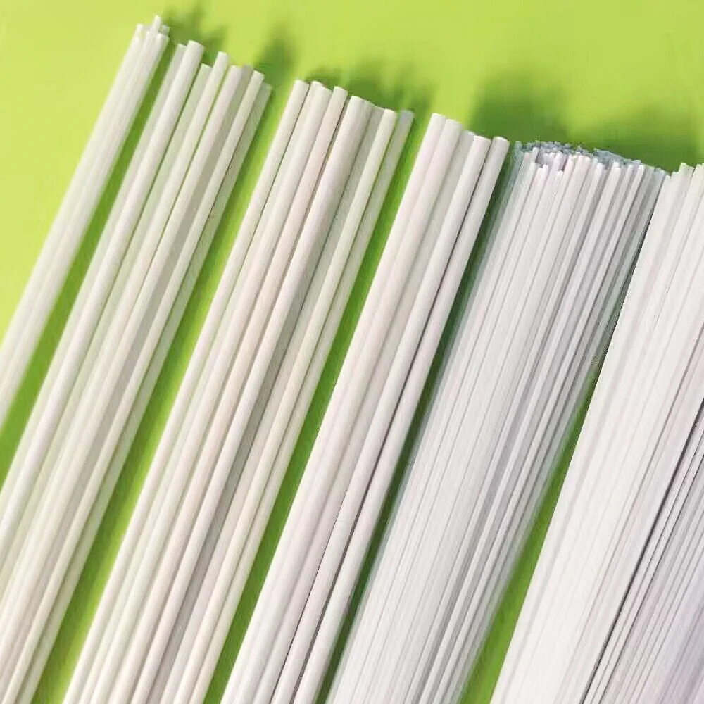 Descubra la simplicidad y elegancia de estos objetos cilíndricos blancos