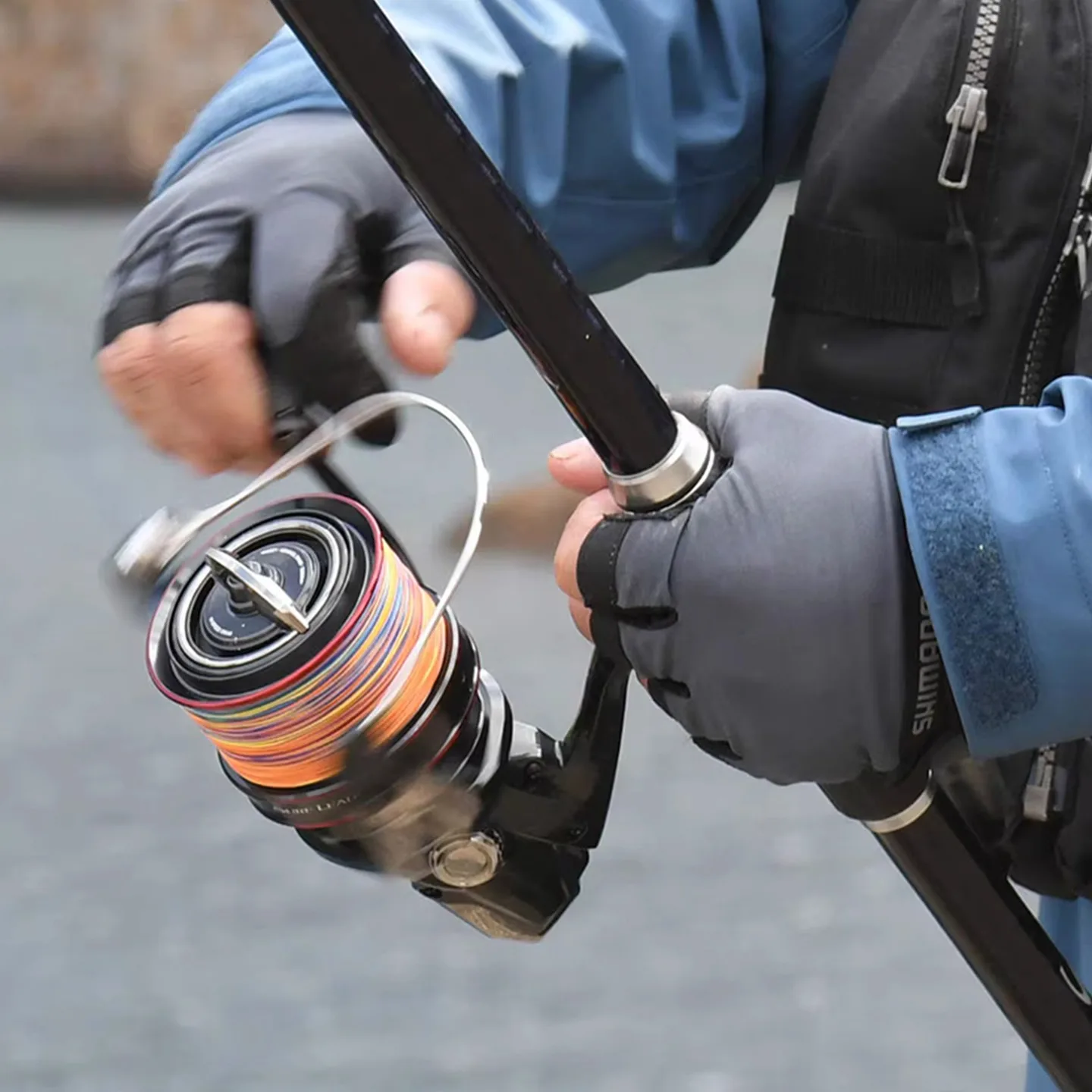 El carrete Shimano Surf Leader sobre una caña de surfcasting