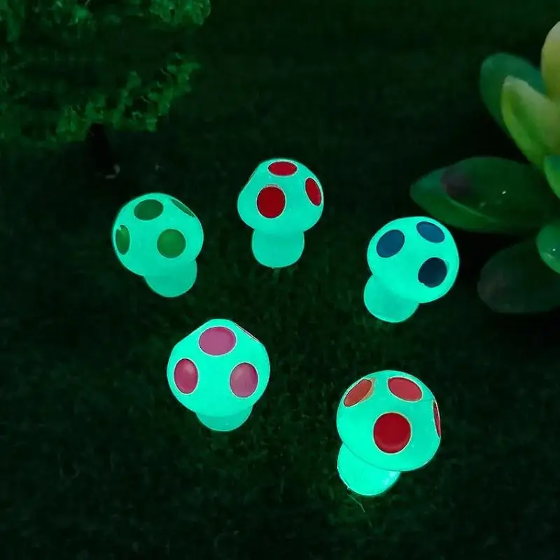 Hongos luminosos de musgo para jardín de hadas en miniatura