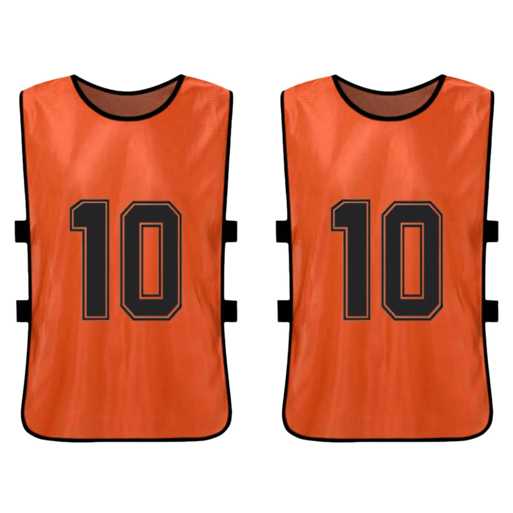 Chalecos naranja con el número 10 para equipos deportivos