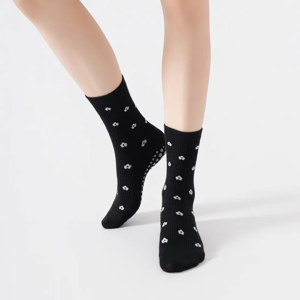 Nuevos calcetines de algodón para Yoga, calcetines antideslizantes de silicona para Pilates, diseño Jacquard, calcetines transpirables de tubo medio, calcetines deportivos para Fitness - imagen 5