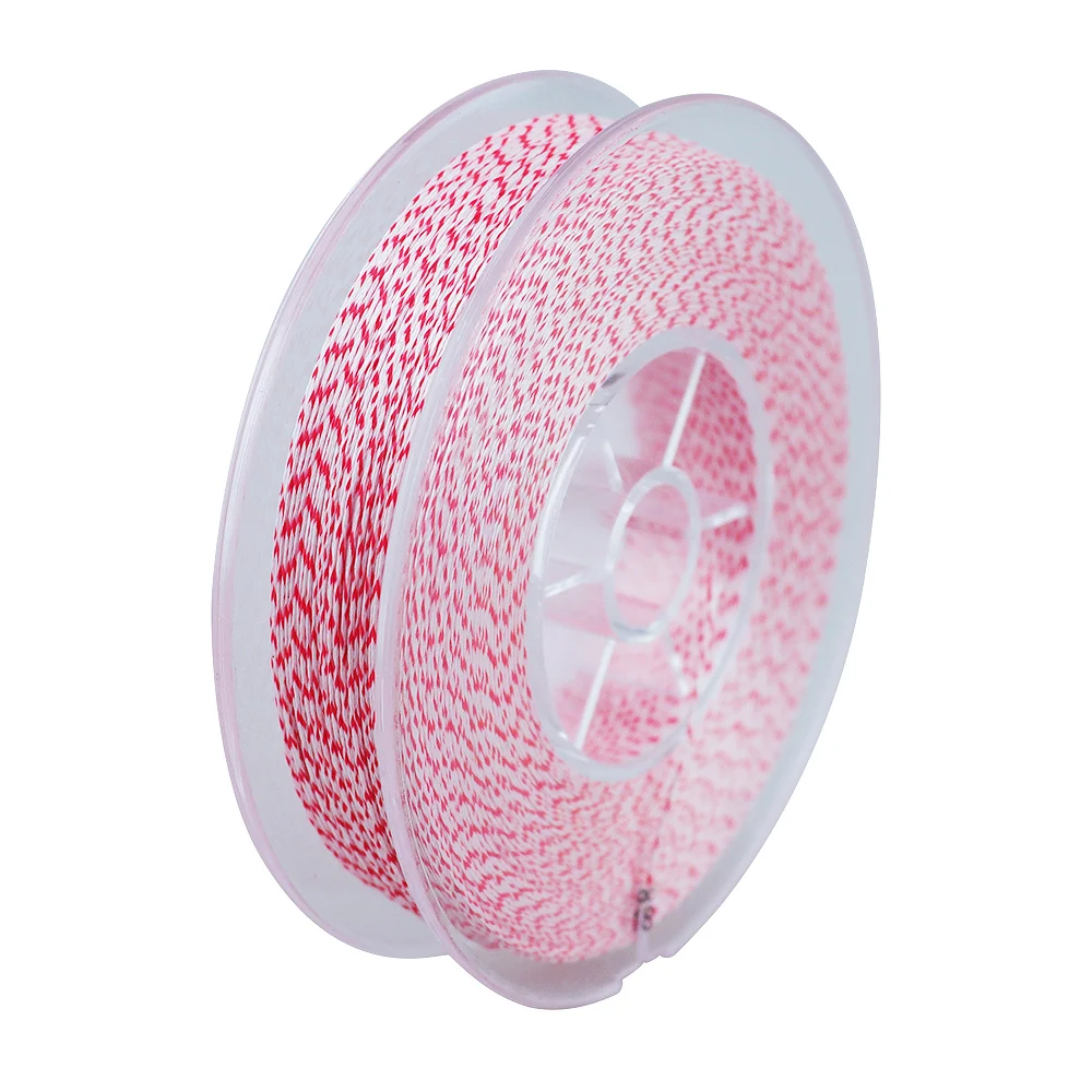 Un carrete de cordón trenzado rojo y blanco ideal para diversos proyectos de artesanía y bricolaje