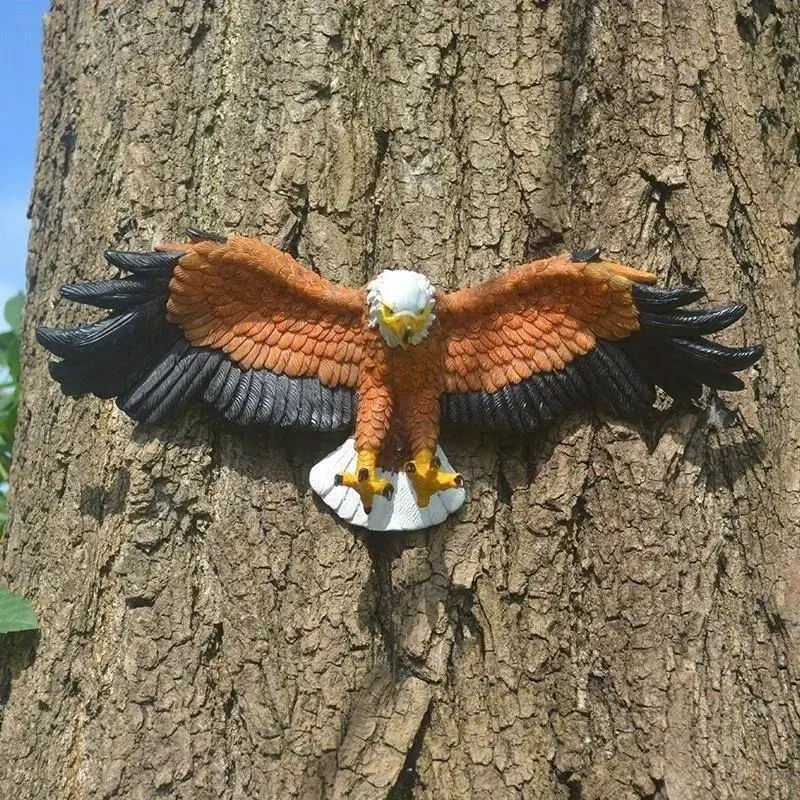 Figura de águila en vuelo – Adorno colgante de resina artesanal - imagen 5