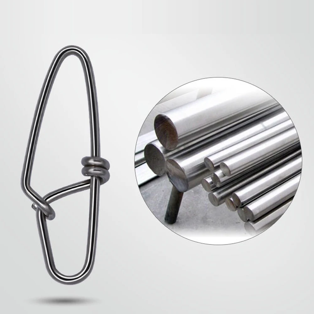 Se muestra un anillo de metal junto a una fila de tubos de metal.