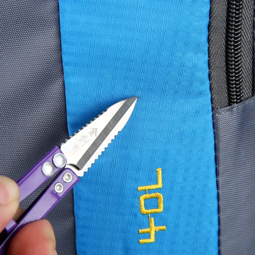 Nítido y compacto Esta múltiple herramienta ofrece conveniencia para las tareas cotidianas