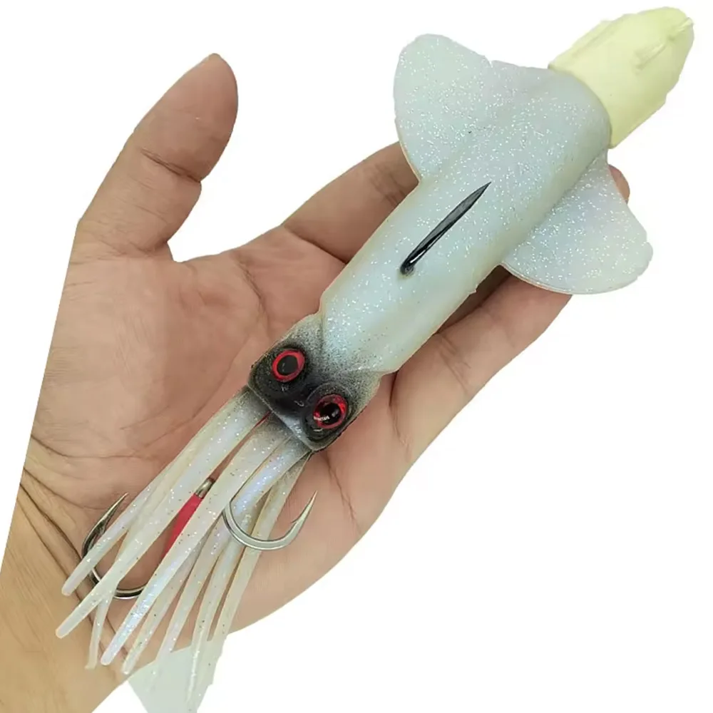 Este señuelo de pesca en forma de calamar está diseñado para un cebo efectivo y realista