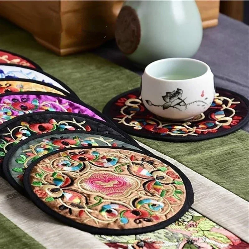 Posavasos bordados de tela de estilo Retro, artículos de almacenamiento de leche caliente o café, herramientas de decoración de mesa de comedor personalizadas para el hogar, 1 ud.