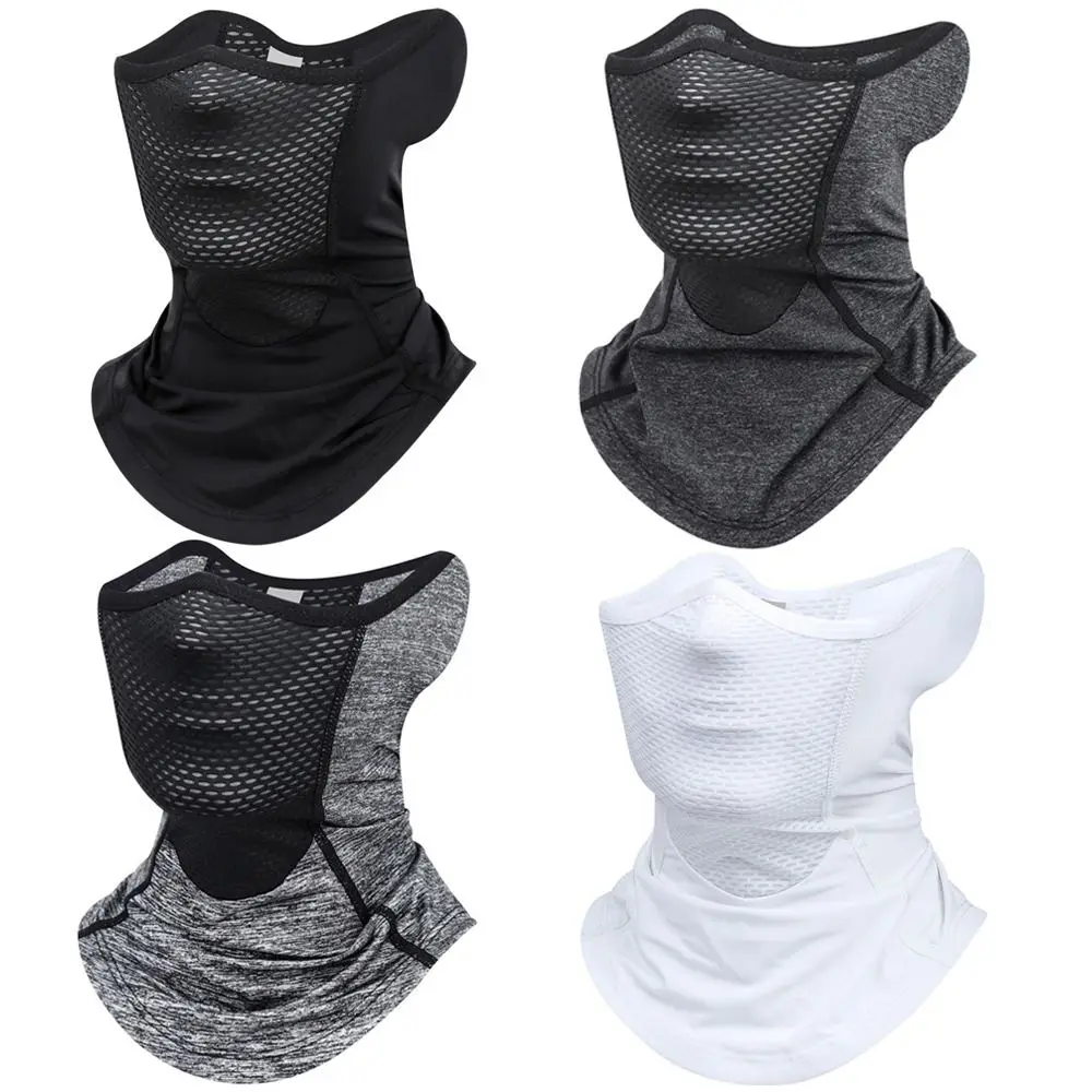 Se muestran cuatro sostenes deportivos de color diferente