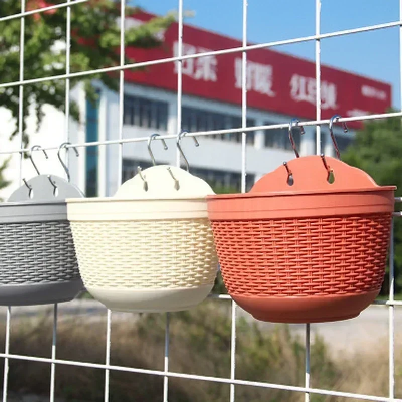Maceta montada en la pared de imitación de ratán tejido, macetero de flores creativo, maceta de jardín, cesta colgante semicircular, patio y balcón - imagen 3