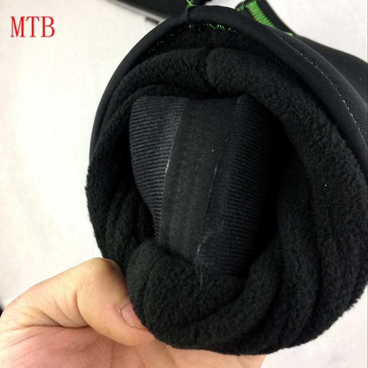 Un accesorio de invierno versátil y cómodo de alta calidad diseñado para entusiastas del aire libre