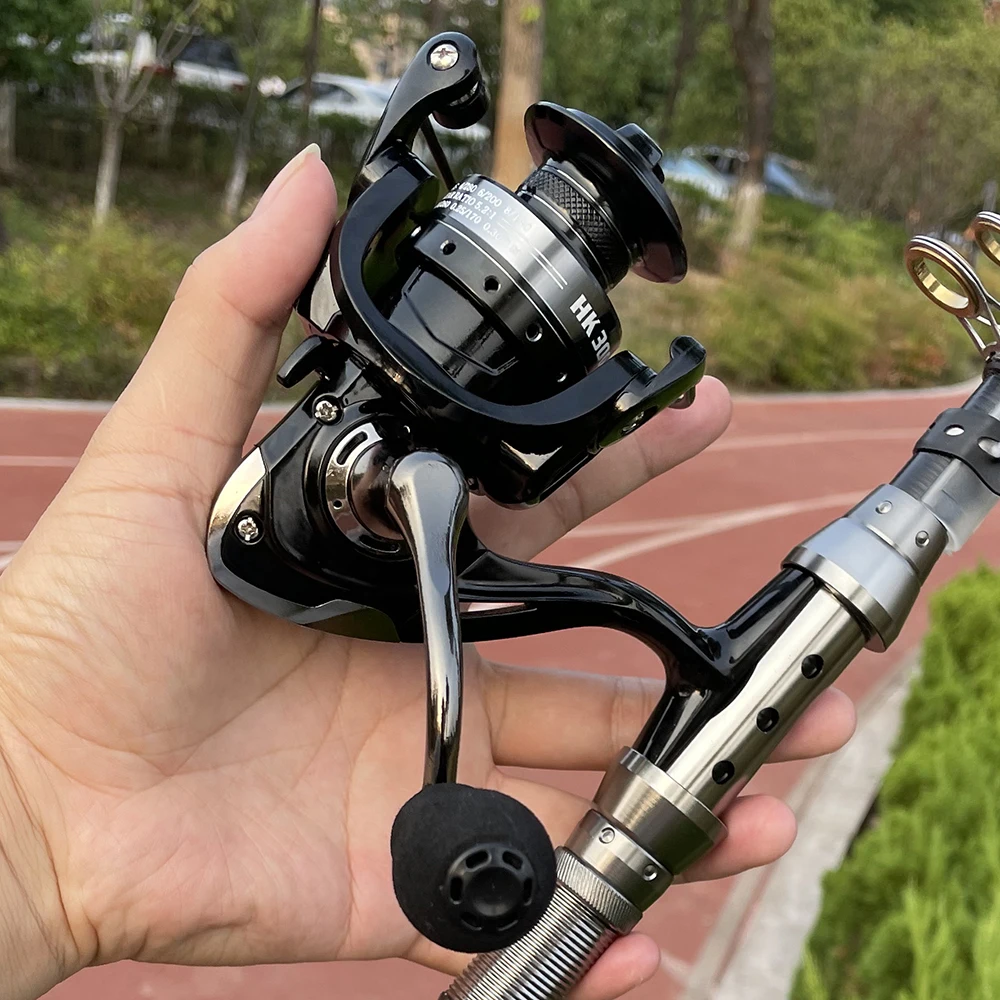 Experimente la emoción de la pesca con este carrete de pesca de alto rendimiento y un combo de cañas