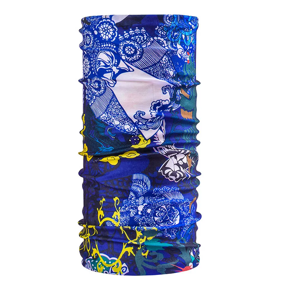 Una bufanda azul con un diseño amarillo y un