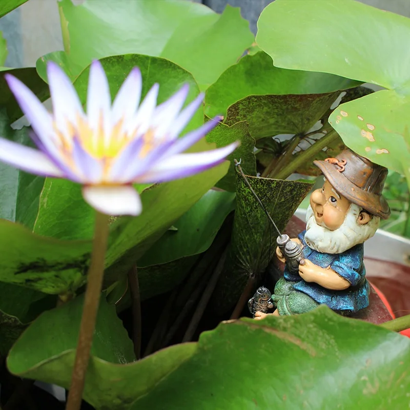 Nuevo Mini Gnomo de jardín estatua de resina adorno de Gnomo al aire libre divertida estatua de pescador de Gnomo de césped - imagen 5