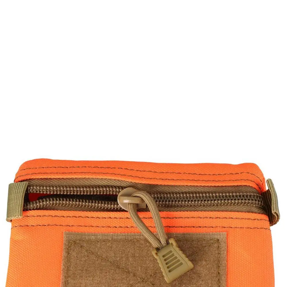 Esta vibrante bolsa de naranja con cremallera es perfecta para organizar y transportar elementos esenciales