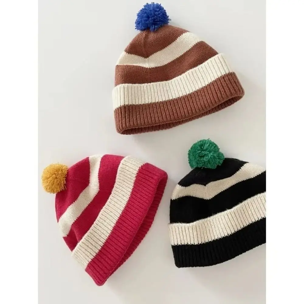 Gorro tejido a la moda para otoño e invierno, gorro de pareja de estilo coreano con rayas avanzadas, gorro con protección para los oídos versátil Unisex, regalo de Navidad
