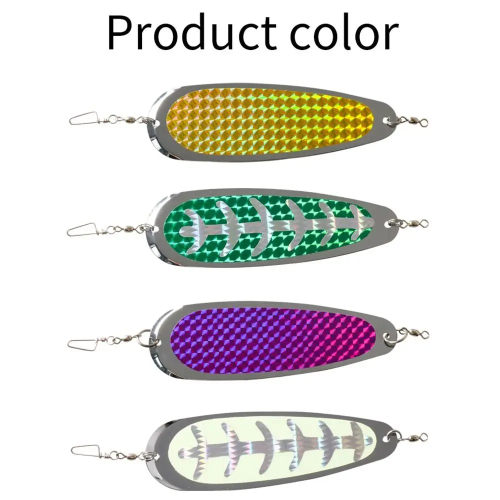 Tres objetos de metal de color diferente con un diseño de pescado