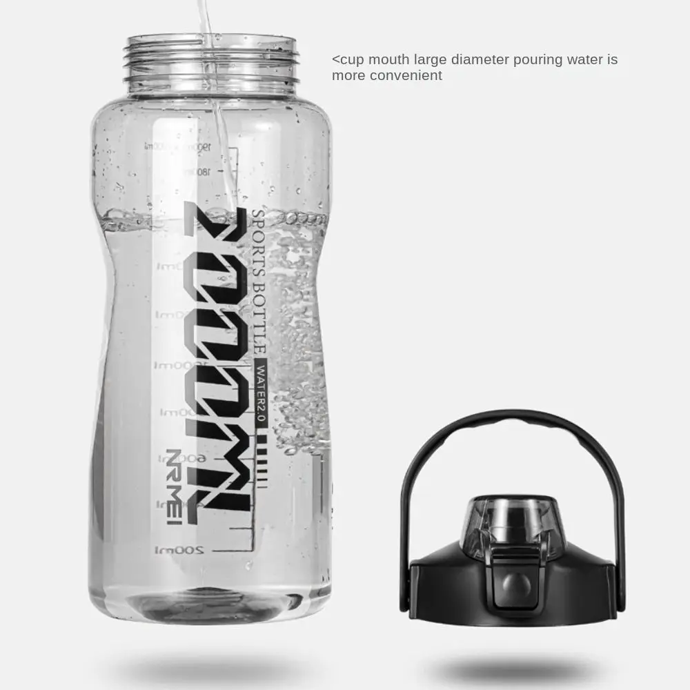 Manténgase hidratado con nuestra botella de agua a prueba de derrames de boca grande