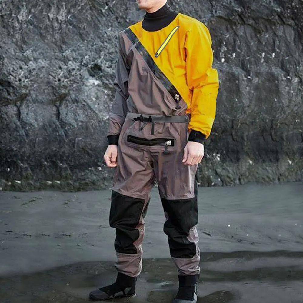 Explore la costa resistente en este traje de neopreno duradero