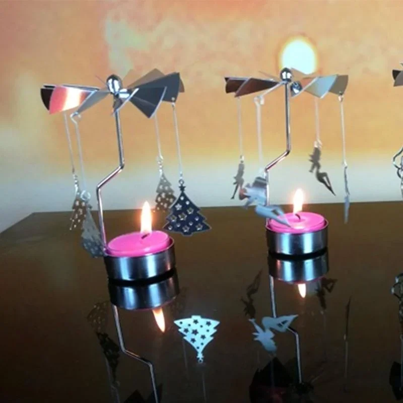 Los candelabros elegantes con diseños caprichosos crean un ambiente acogedor