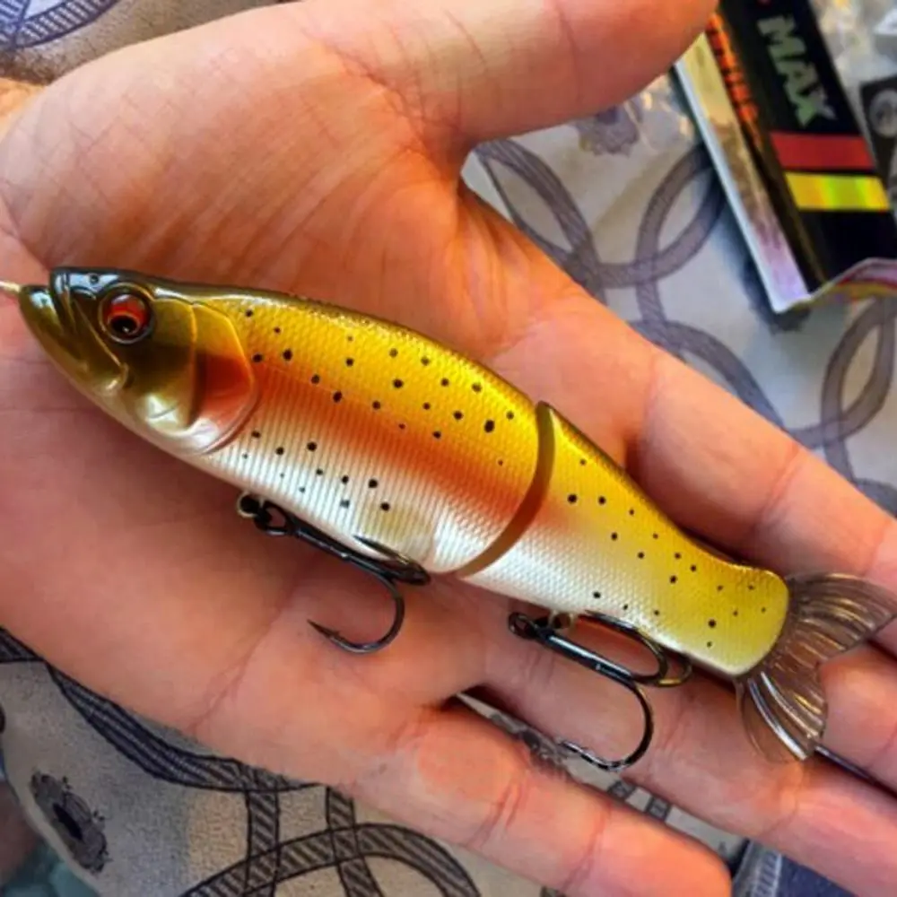 un señuelo de pesca realista diseñado para capturar trucha