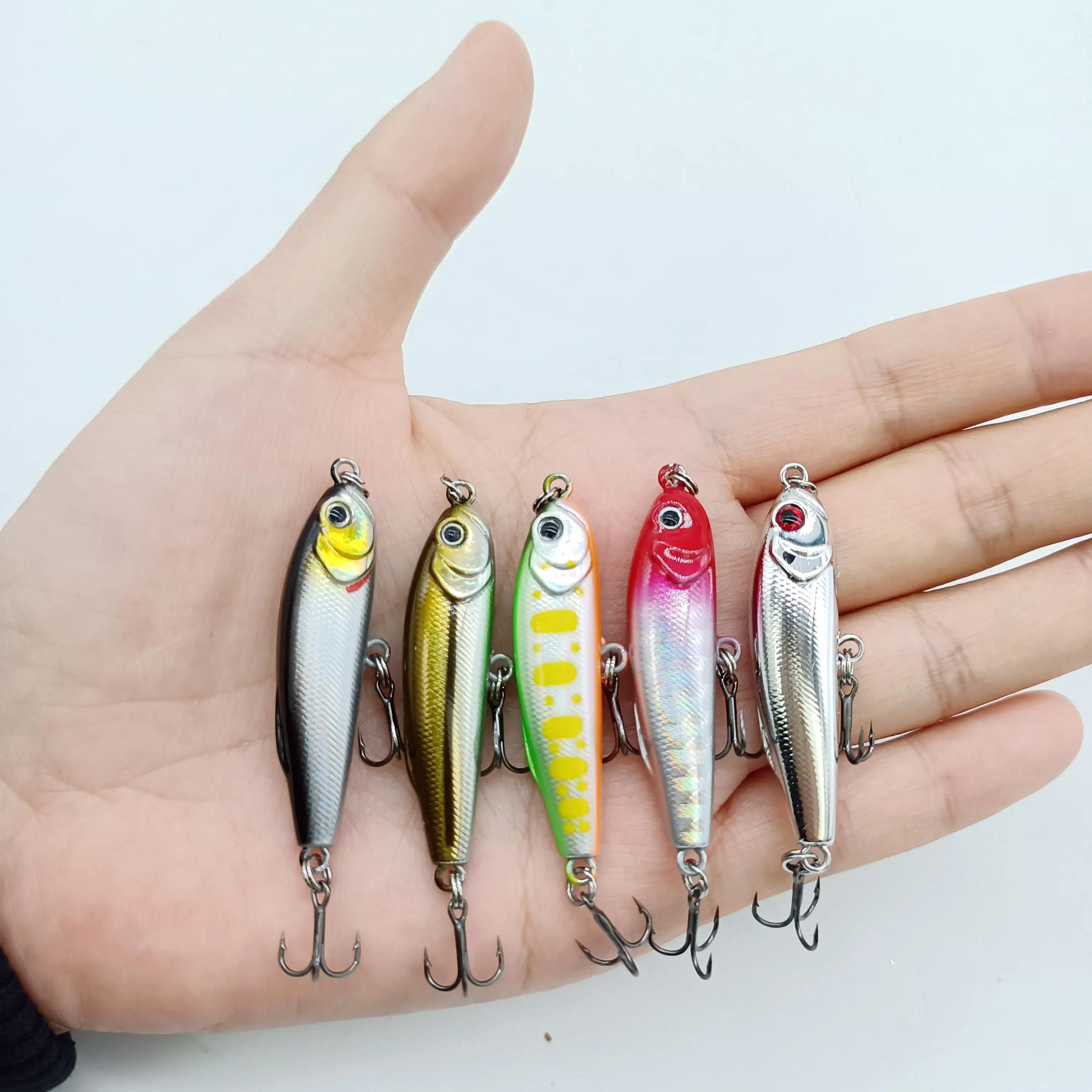 Descubra el mundo vibrante de la pesca con estos coloridos señuelos