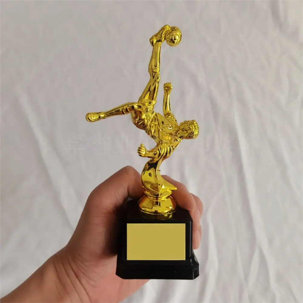Trofeo de pesca infantil de oro de plástico – Modelo ganador - imagen 2
