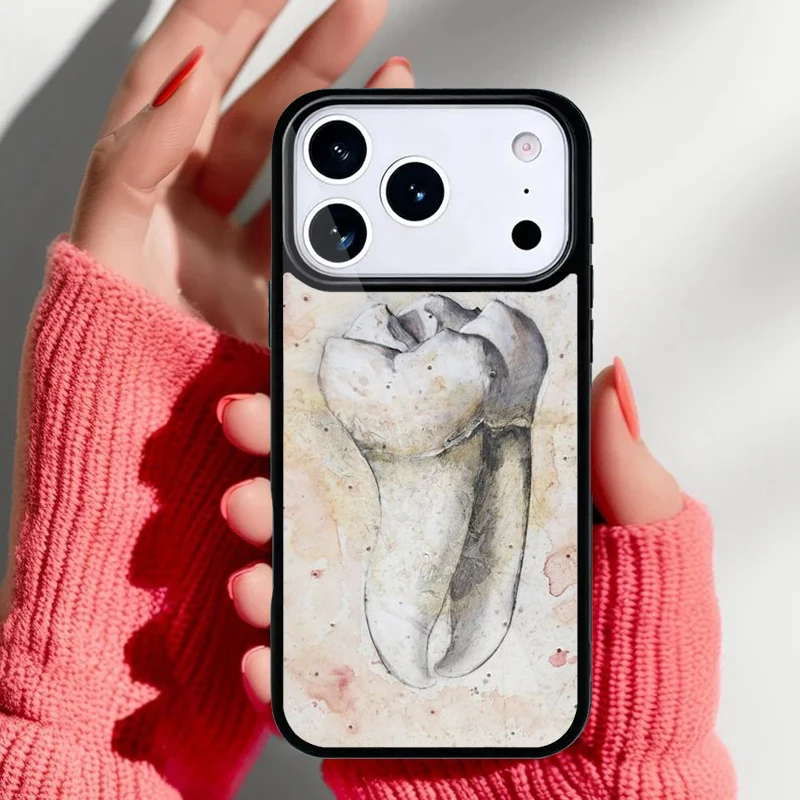 Detalle del diseño dental impreso en la funda para iPhone