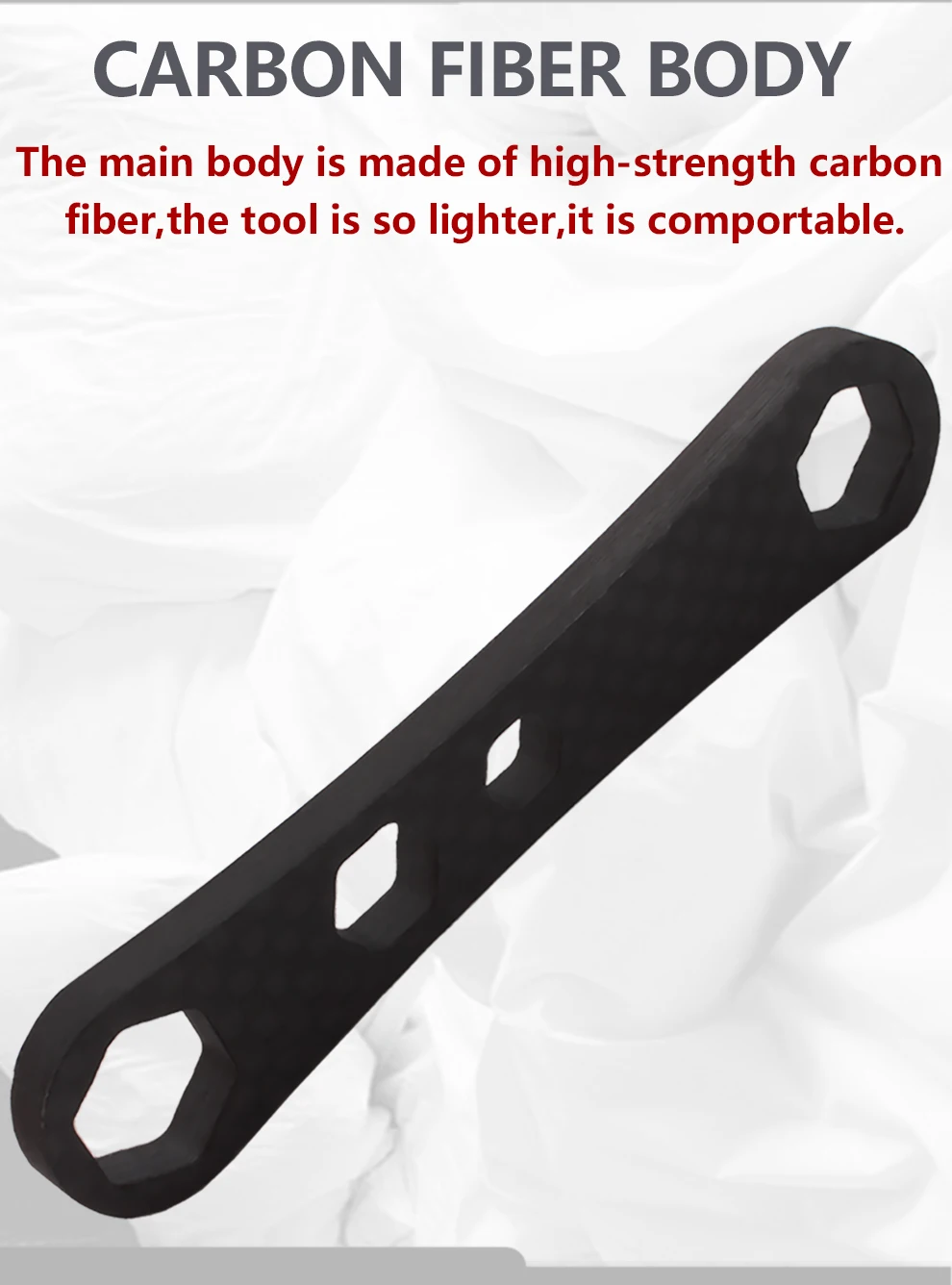 Se muestra un cuerpo de fibra de carbono negro sobre un fondo blanco.