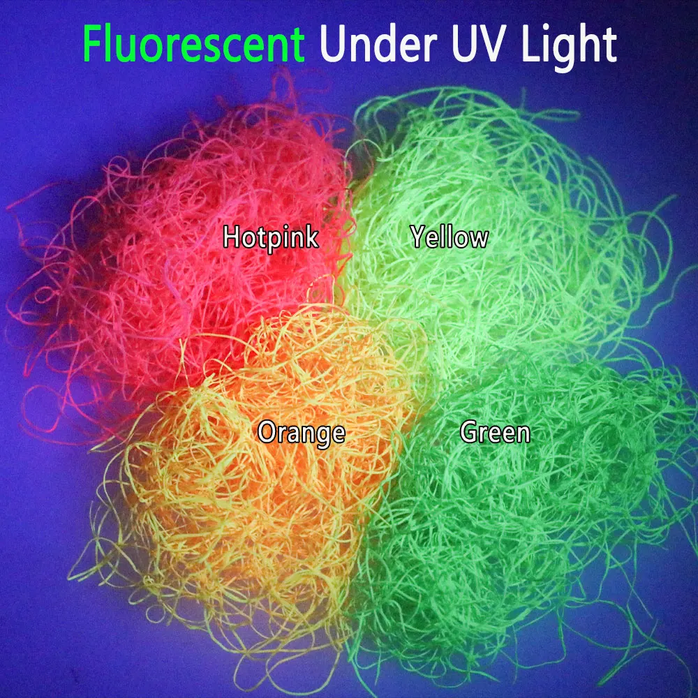 Bajo luz UV de colores vibrantes brillan hotpink, amarillo, naranja y verde