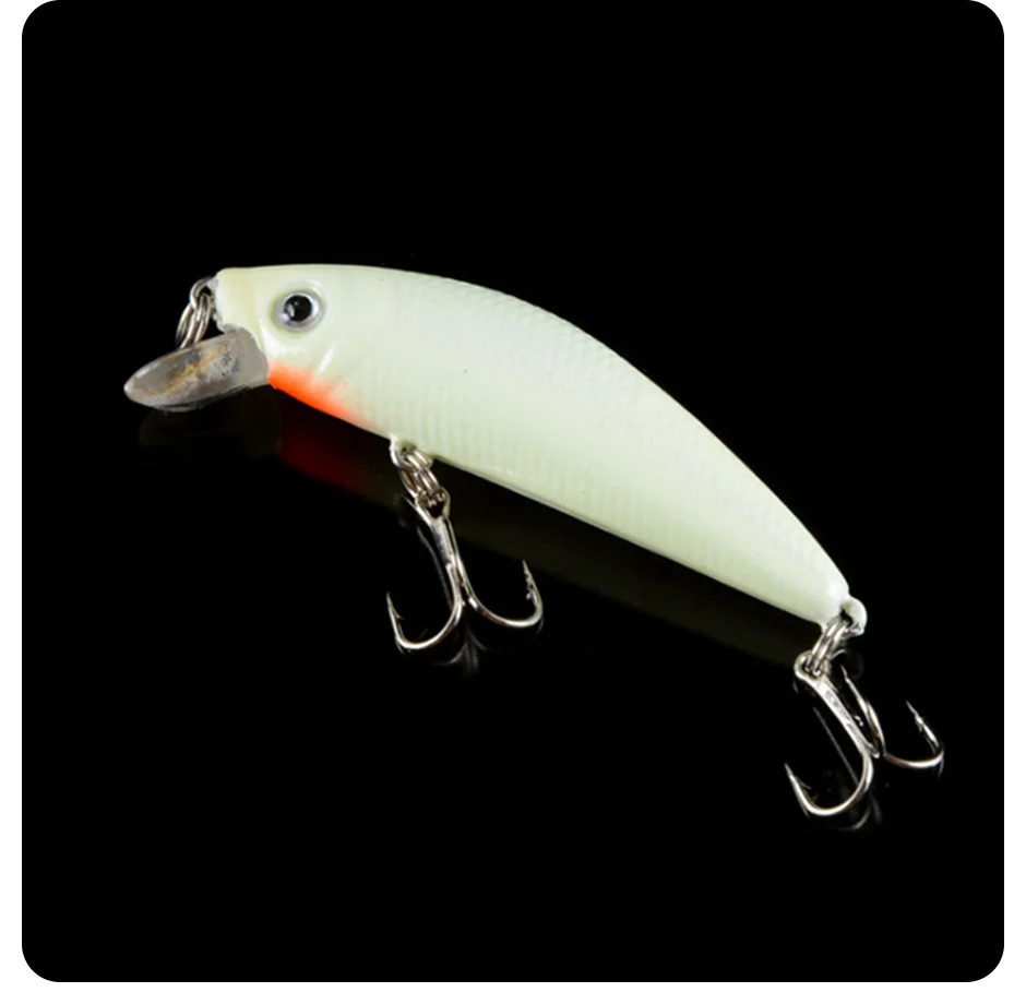 un señuelo de pesca con tres ganchos de agudos