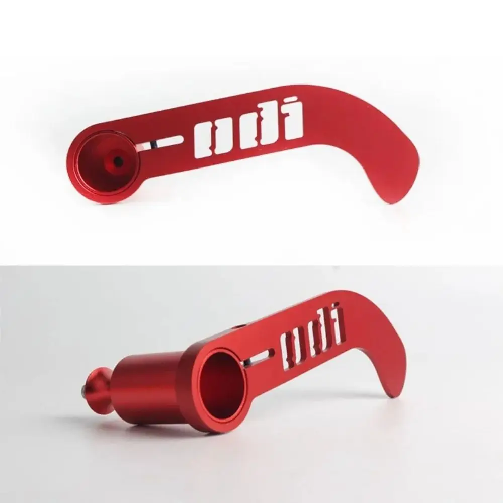 Una elegante herramienta de metal rojo diseñada para tareas de precisión