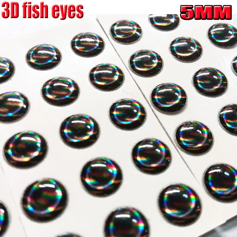 Juego de ojos de pez 3D en tres colores sobre fondo blanco