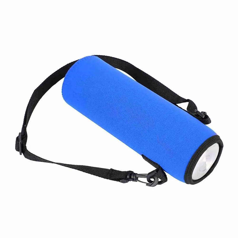Funda azul en contexto outdoor