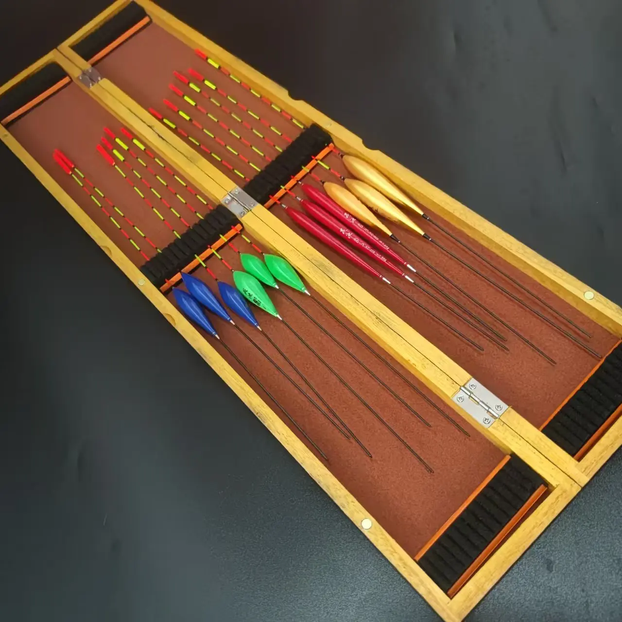 Caja de almacenamiento de flotadores de madera de Paulownia, 55x9x3cm, con 12 Uds., flotador de pesca Balsa, accesorios para aparejos de pesca de carpa, Bobbers J384 - imagen 2