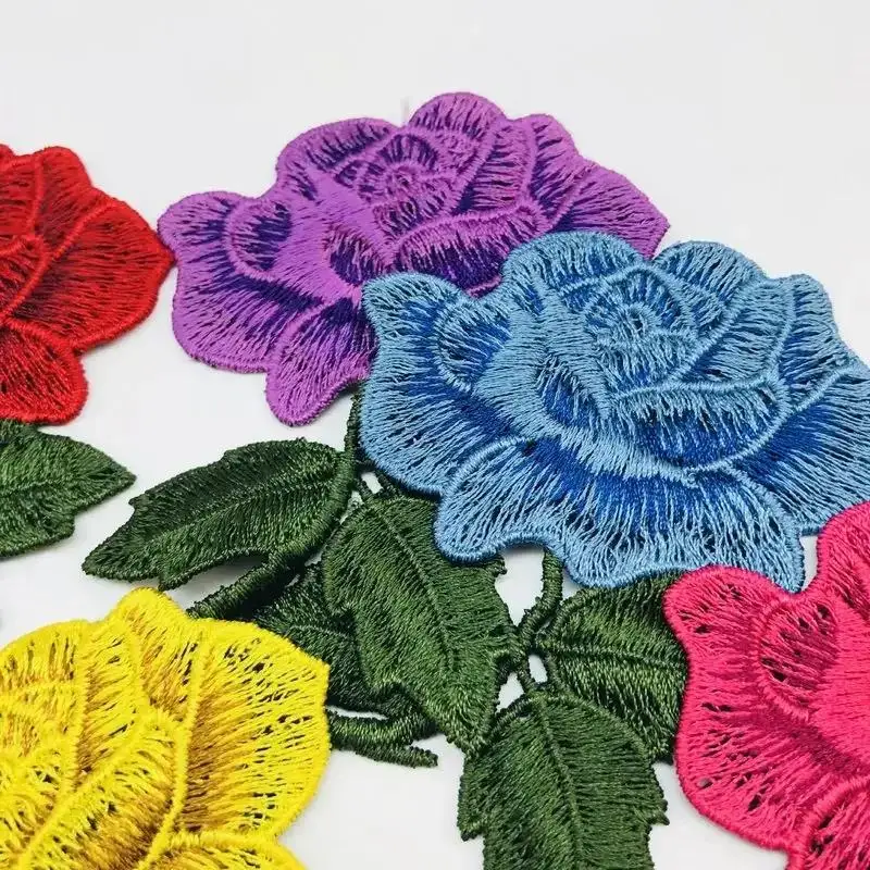 Parche bordado de rosas para ropa – Adorno floral cosido a mano - imagen 5