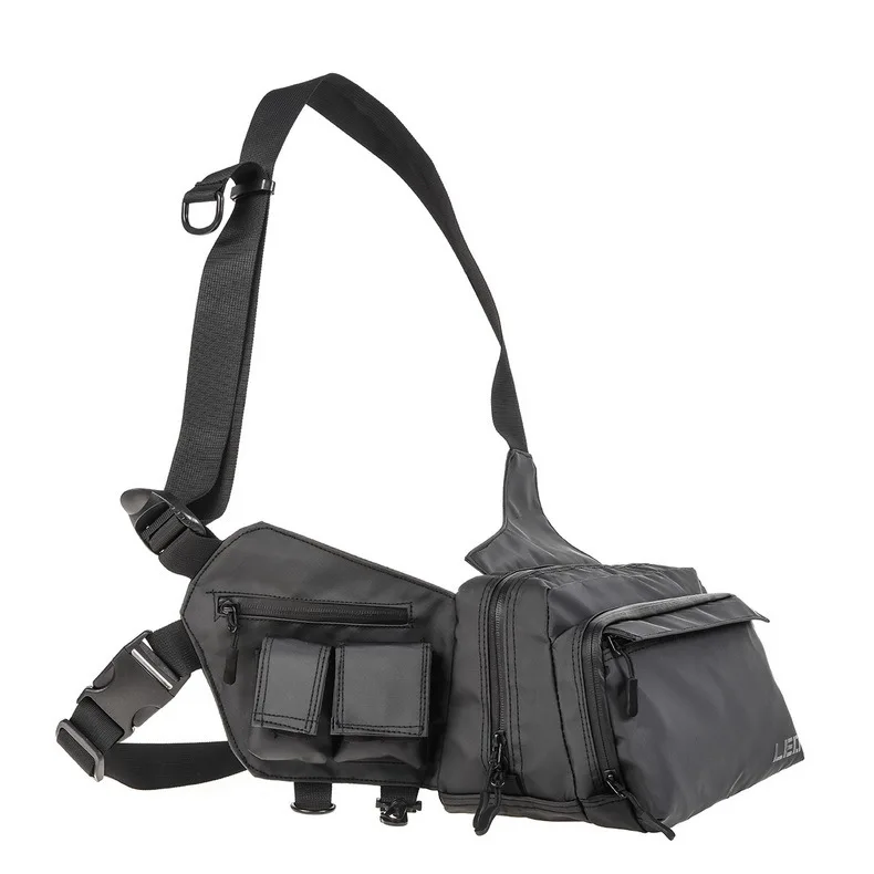 Esta bolsa táctica de hombro presenta múltiples compartimentos para almacenamiento seguro y fácil acceso