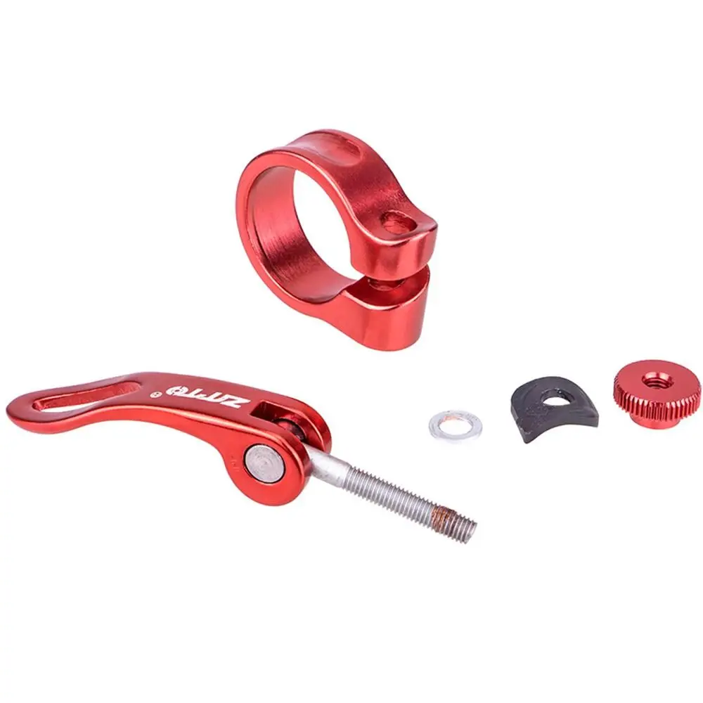 Una palanca de liberación rápida de bicicleta roja y componentes ideales para un fácil mantenimiento y transporte de bicicletas