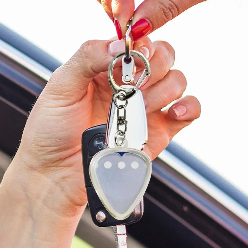 Porta púas acrílico transparente en forma de corazón con llavero - imagen 2