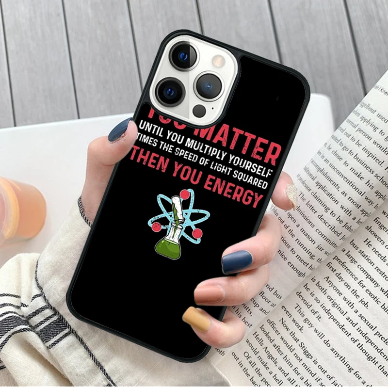 Funda instalada en iPhone mostrando ajuste preciso